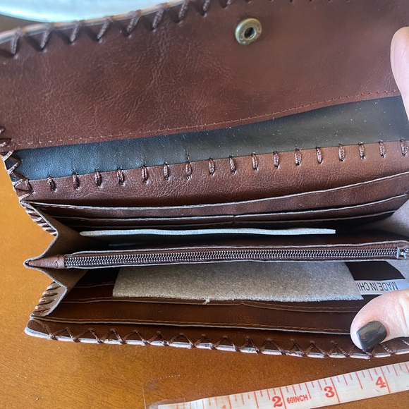 NWT gorgeous Vegan leather printed wallet. - Picture 2 of 5